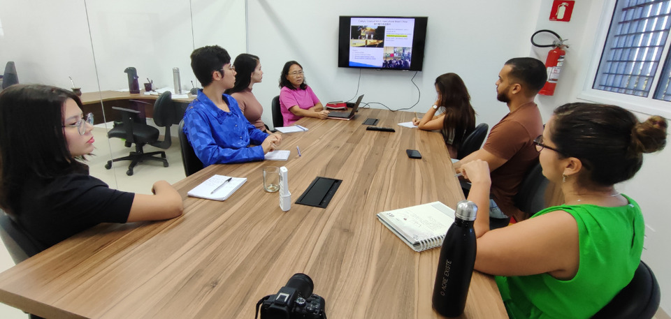 Equipe da Relinter em oficina sobre os trâmites do acordo de cooperação com a professora Jianzhen QIAO (Foto: Samuel Lima/Sucom)